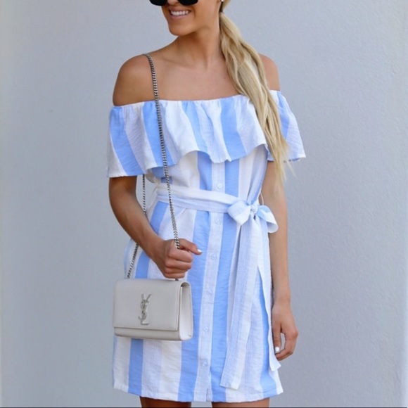 Vici Dresses & Skirts - Vici Amaya Pocketed Off Shoulder Dress